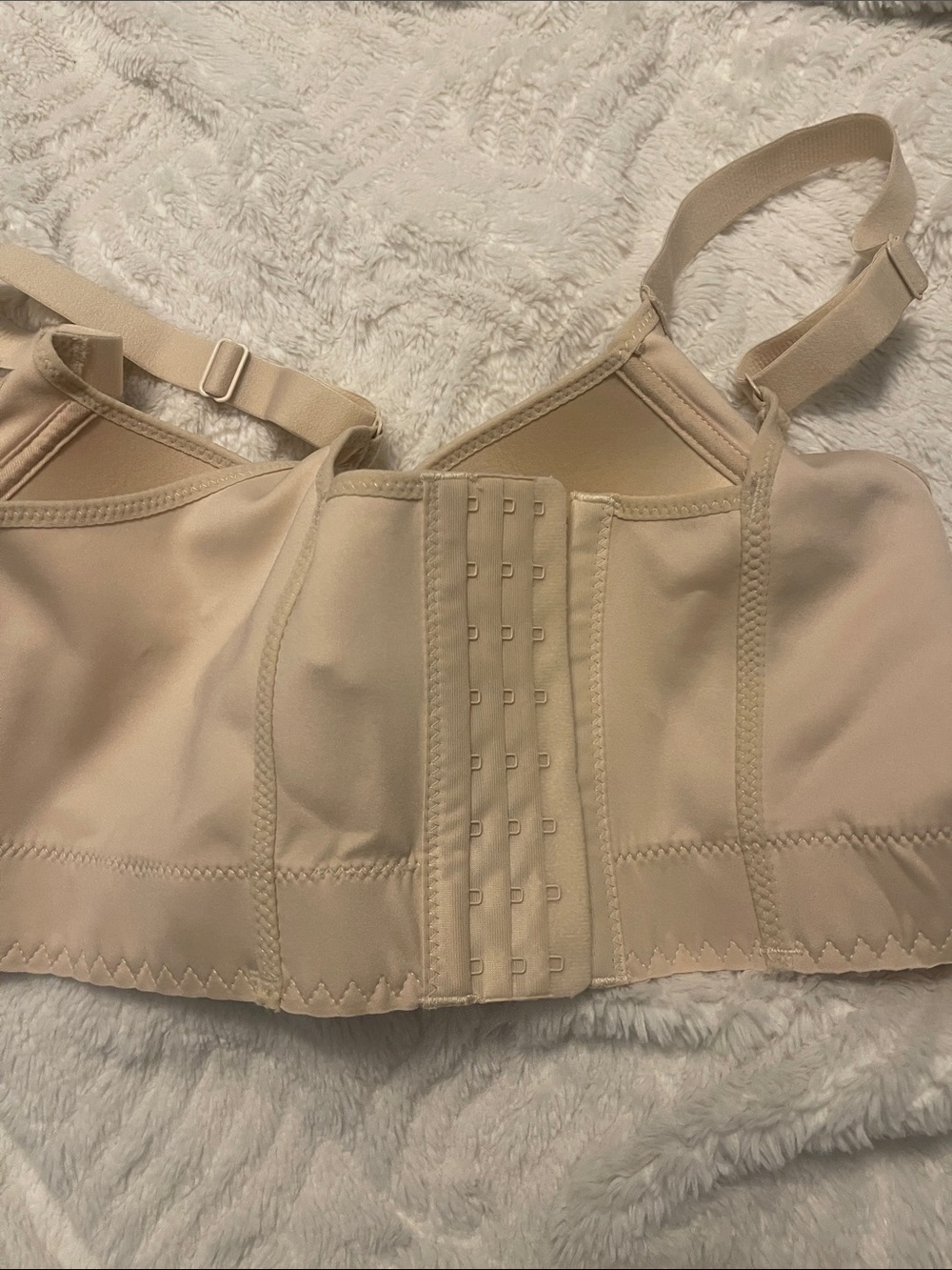 Everyday Smooth Nude Support Bra with Wide Band - Picture 3 of 9